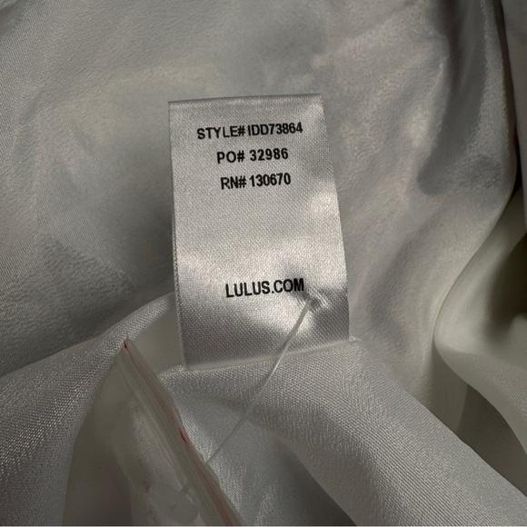 Lulu's Let It Be White Floral Print Wrap Maxi Dress Sz. X-Small - Picture 9 of 11